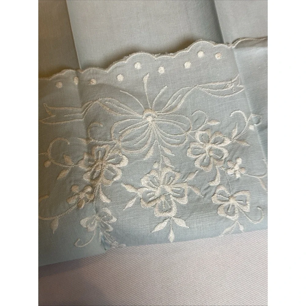Vintage Hand Towels Napkins Embroidered Baby Blue Floral Scalloped Linen Set 2